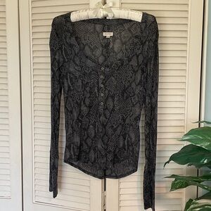 Pilcro for Anthropologie Gray Snake Print Long Sleeve Henley